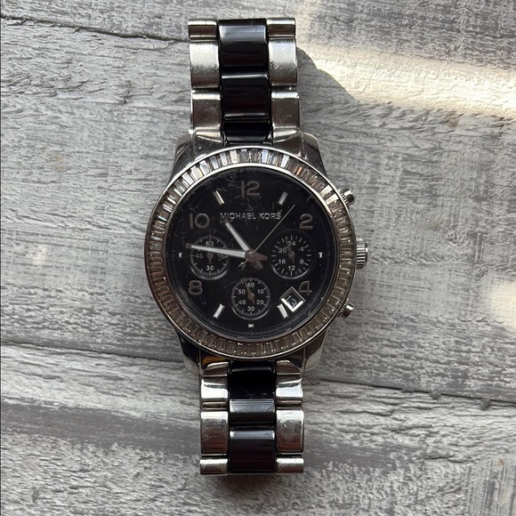 Michael Kors Watch in Black and Silver - Picture 1 of 1